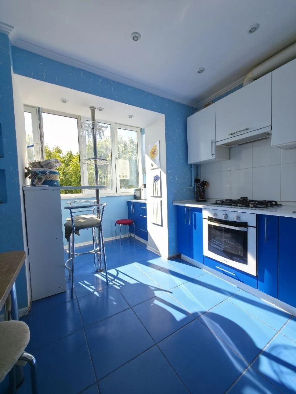 4-room apartment "CHESKA" on Nezalezhnosti Avenue
