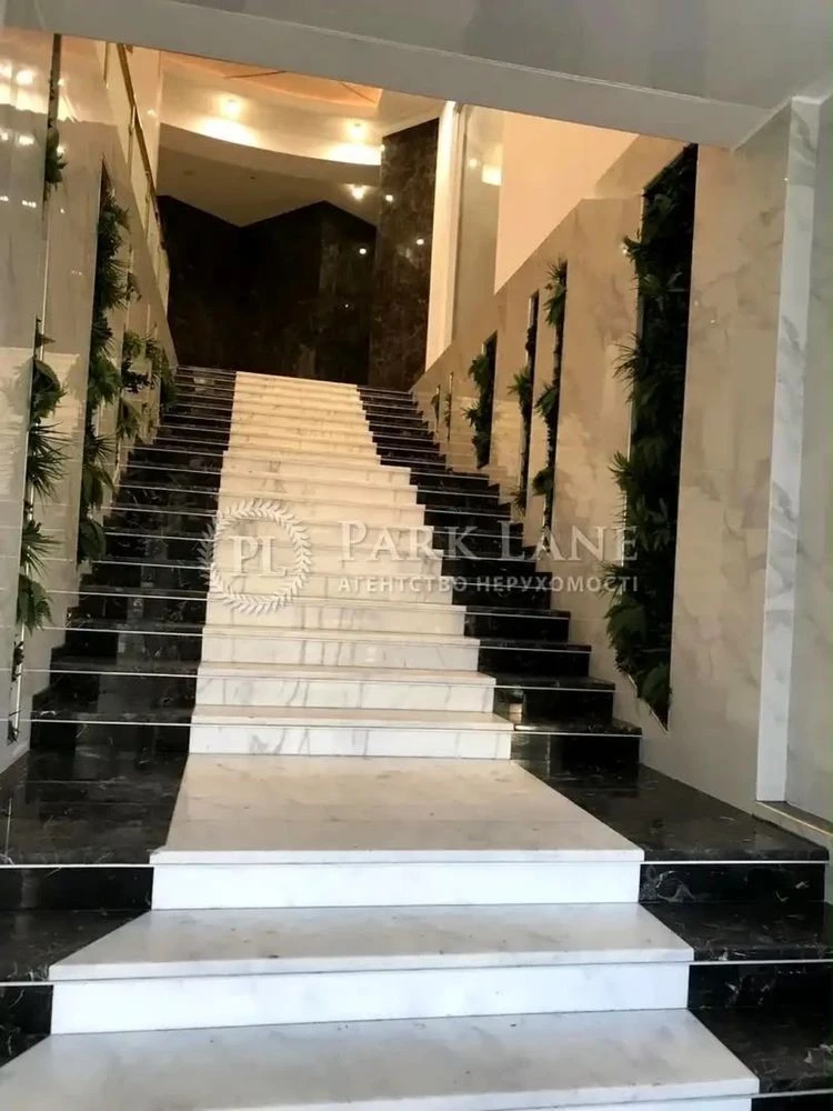 Продається розкішна видова квартира в «PODIL PLAZA & RESIDENCE»