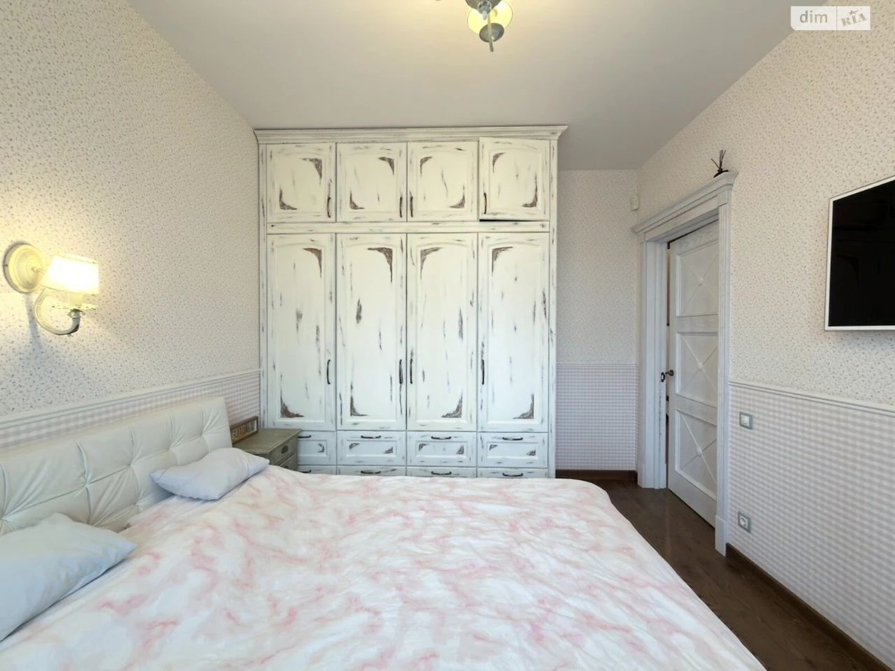 Long-Term Rental House, Obolonskyi