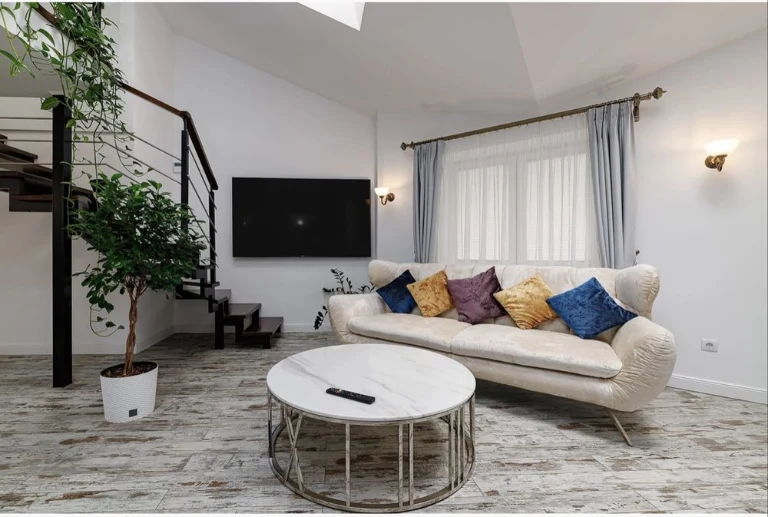 Exclusive apartment 182 sq m in the city center