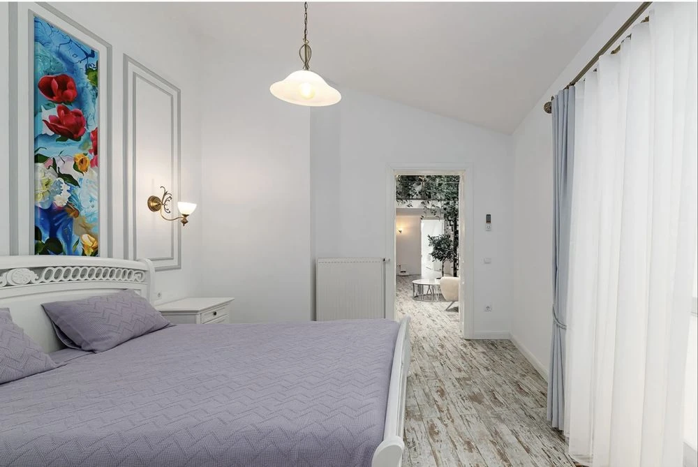 Exclusive apartment 182 sq m in the city center