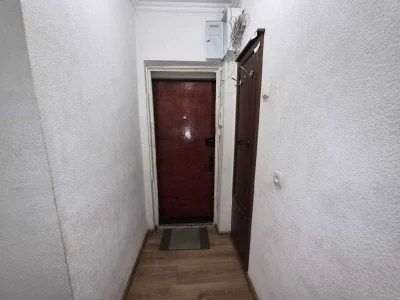 Черьомушки, 2-й этаж, мебель и техника остаются - продам