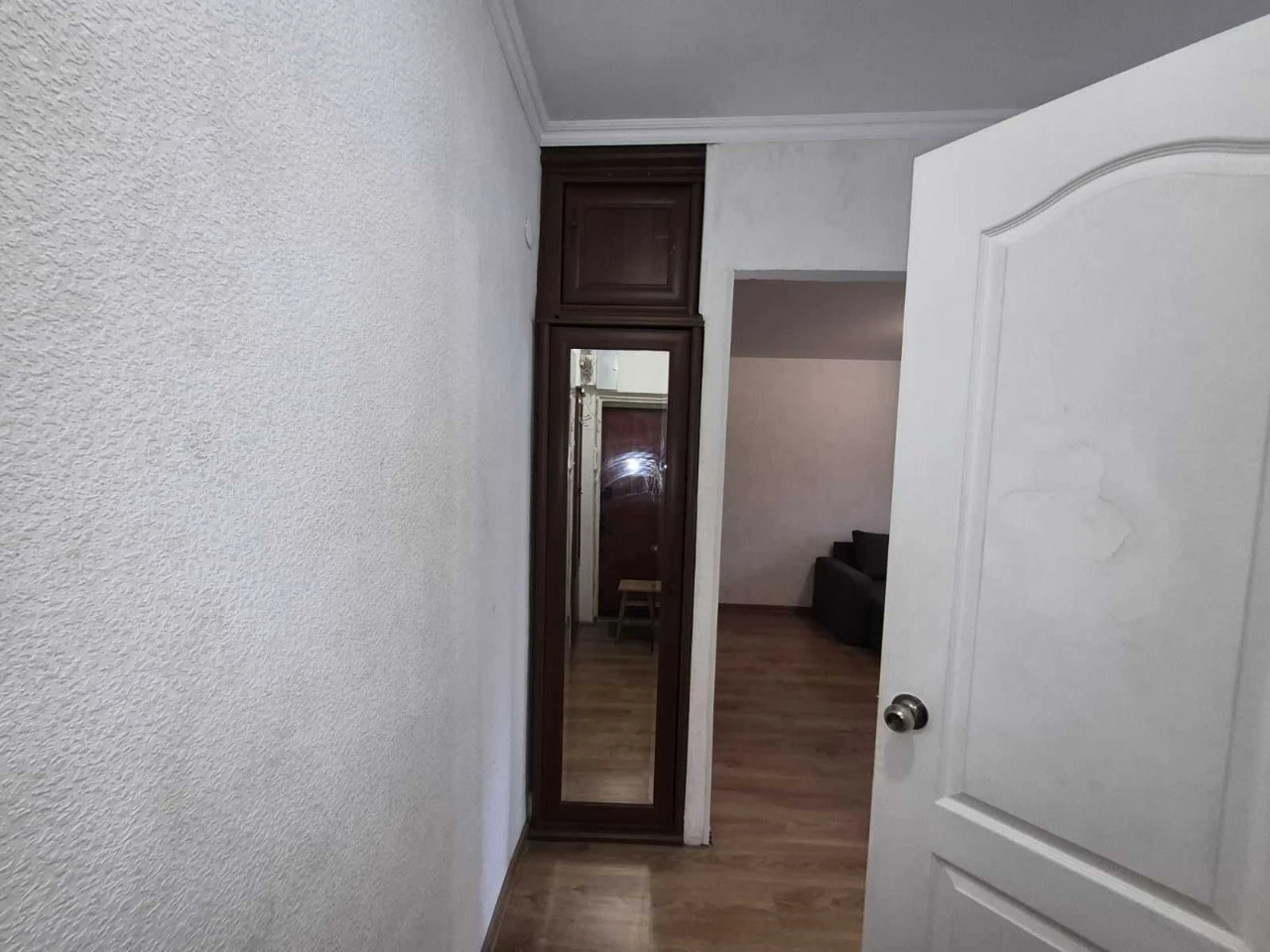 Черьомушки, 2-й этаж, мебель и техника остаются - продам