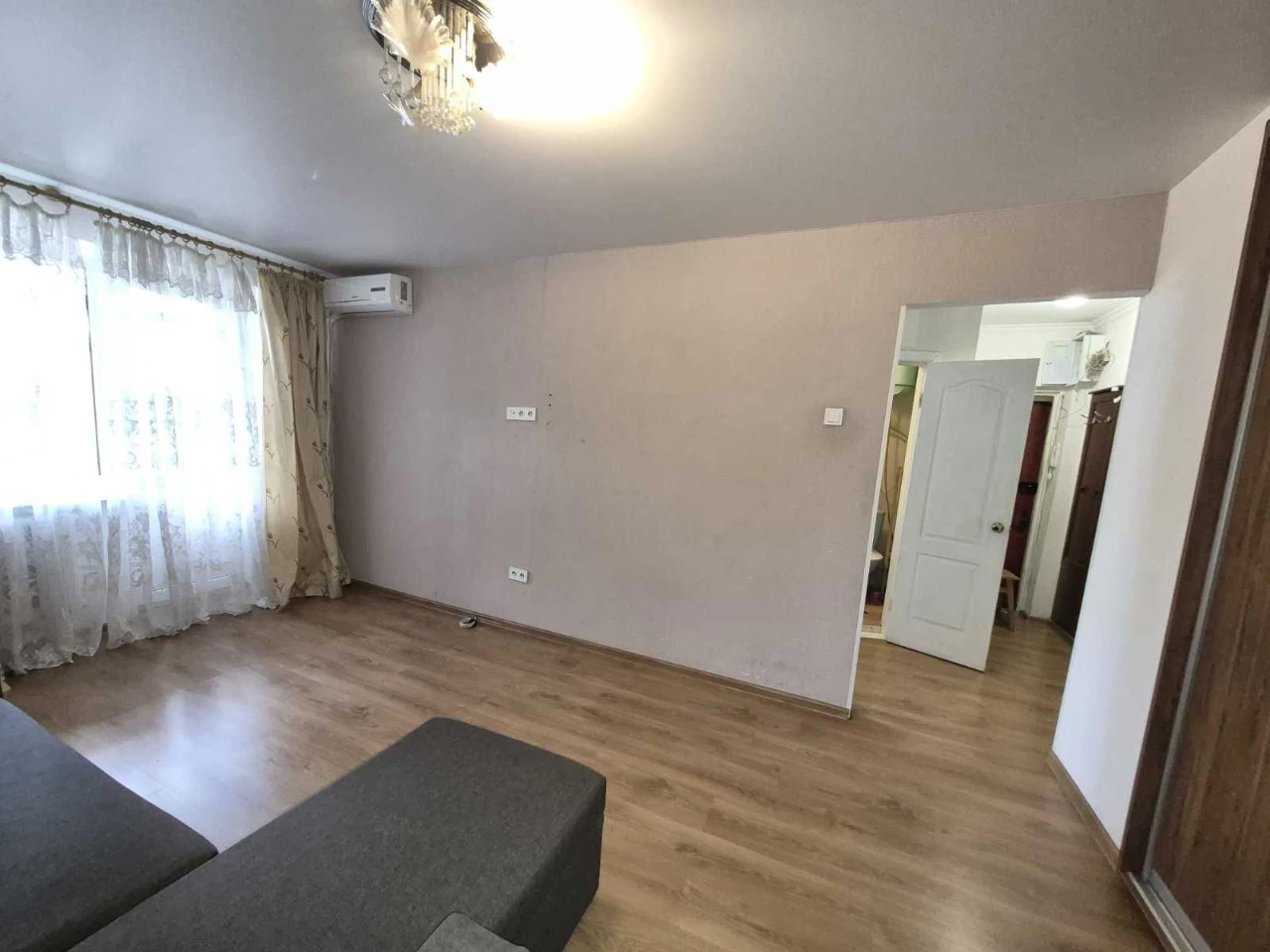 Черьомушки, 2-й этаж, мебель и техника остаются - продам