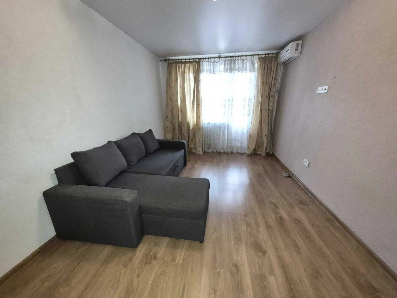 Черьомушки, 2-й этаж, мебель и техника остаются - продам