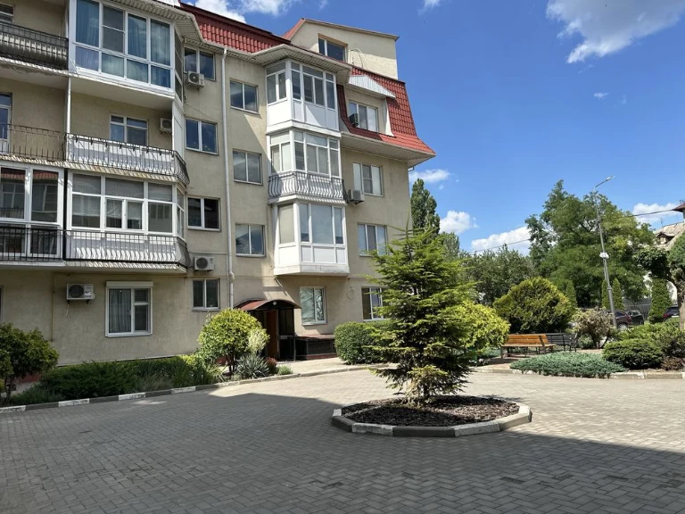Продаж 4 квартир, Дніпровський район, вул. Ризька