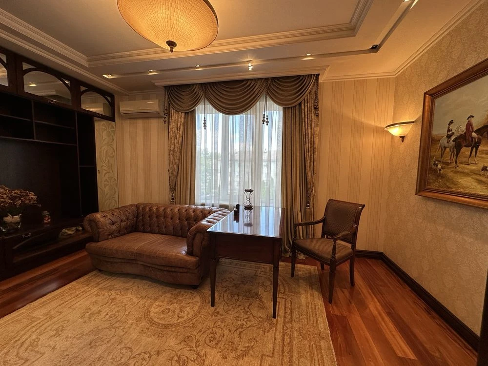 Продаж 4 квартир, Дніпровський район, вул. Ризька