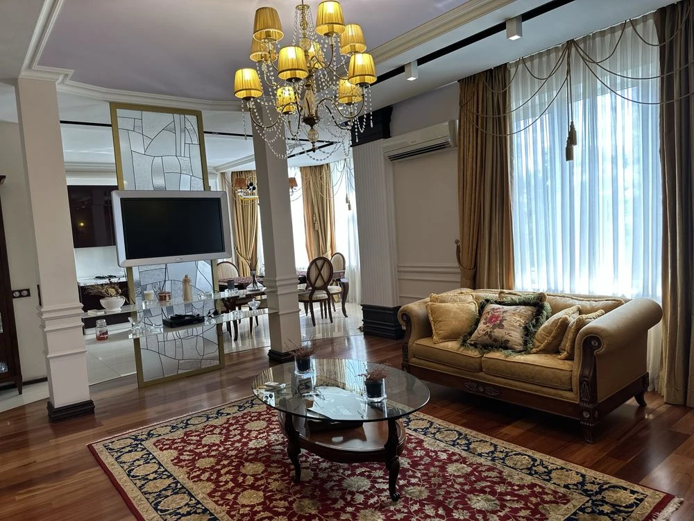 Продаж 4 квартир, Дніпровський район, вул. Ризька