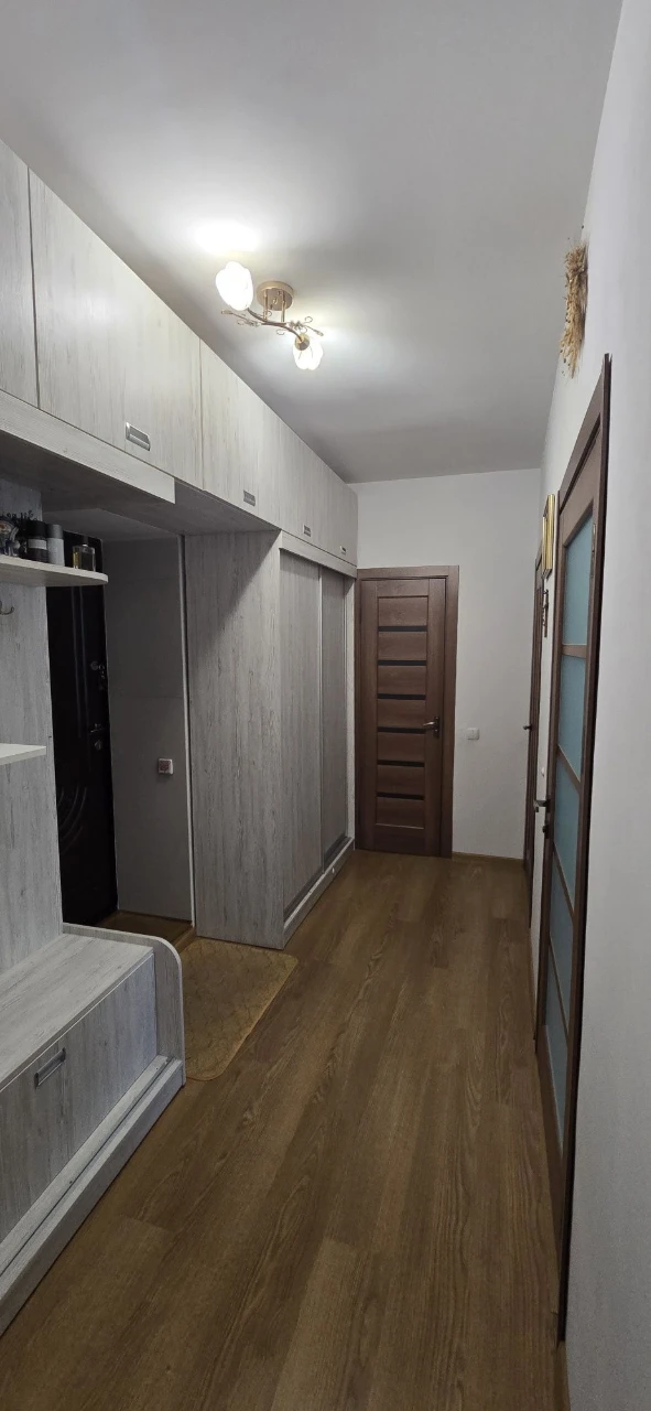 ТЕРМІНОВО, ВЛАСНИК укомплектована двохкімнатна квартира 65.2