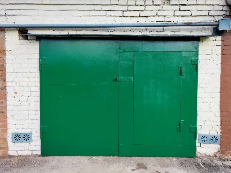 For Sale: Brick Garage in "Sady/Ignovka" Cooperative