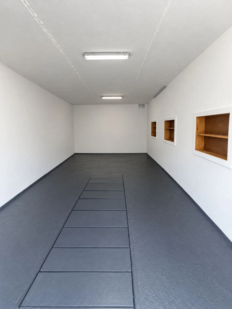 Rent Capital Garage with Two Basements "Kodatsky 89" residential area