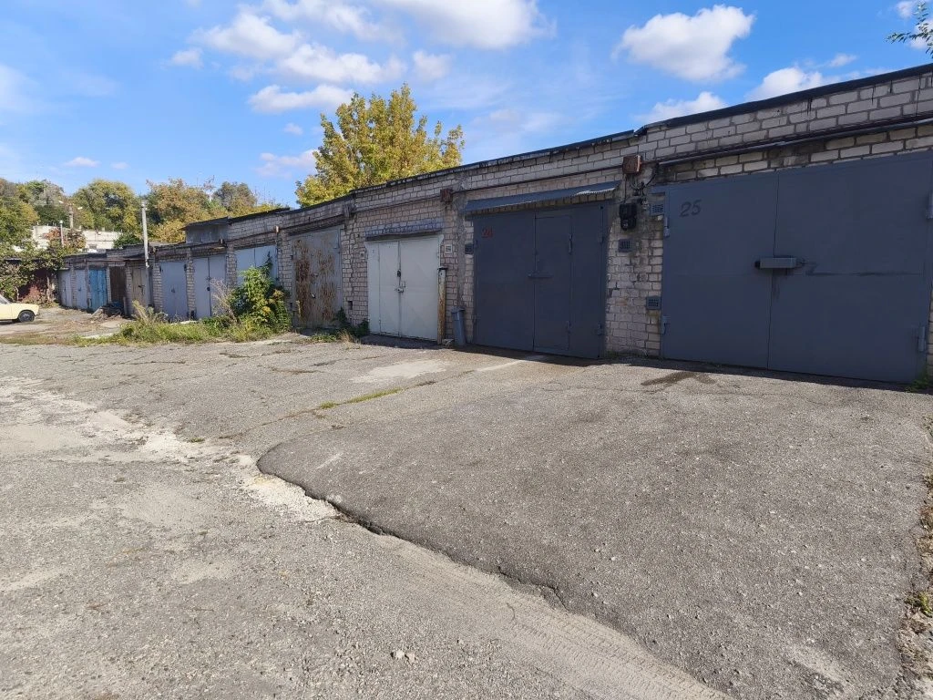 Rent Capital Garage with Two Basements "Kodatsky 89" residential area