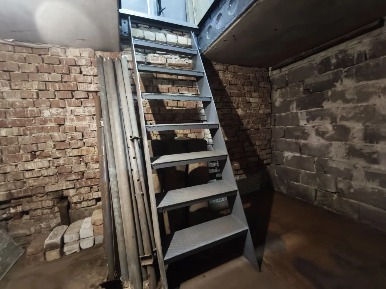 Rent Capital Garage with Two Basements "Kodatsky 89" residential area