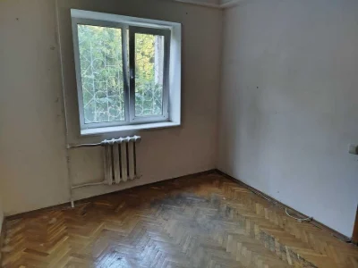 Продаеться  3кімн  Русанівка Русанівський б-р 9