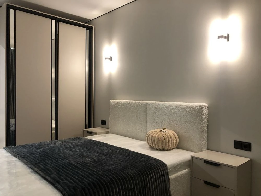 Apartment with modern renovation in a building with a pool. Manhattan Residence AP
