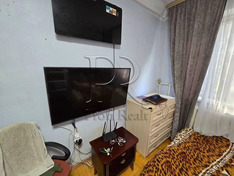 Продаж 2 кімн. квартири вулиця Генерала Воробйова 4/1