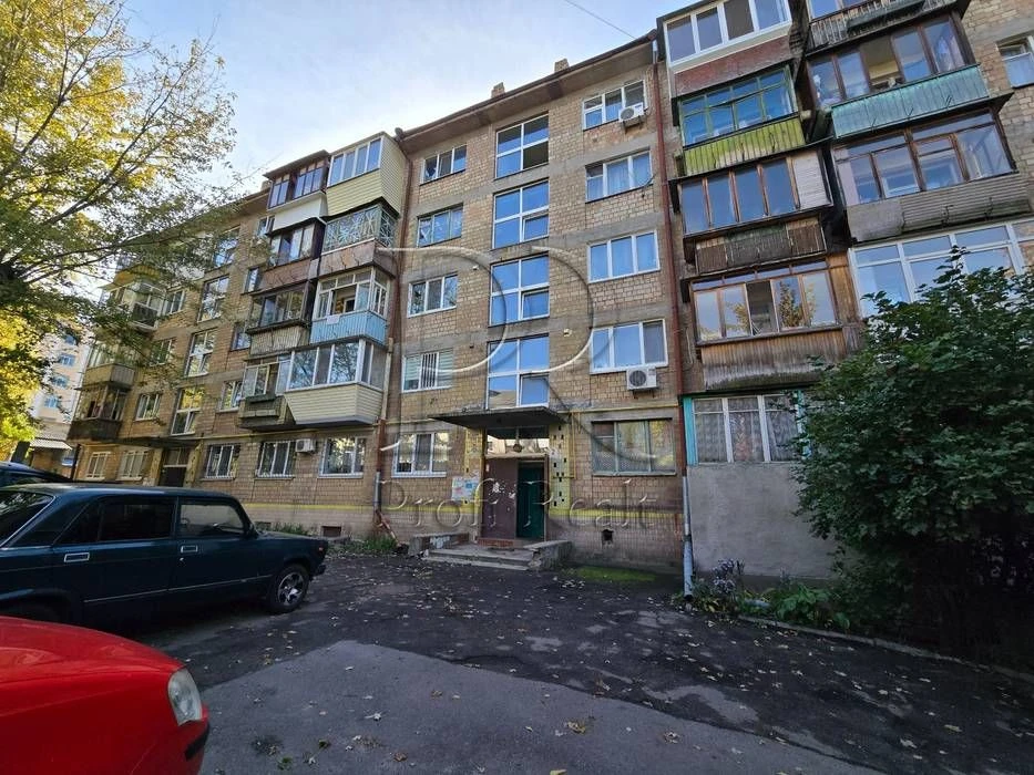Продаж 2 кімн. квартири вулиця Генерала Воробйова 4/1