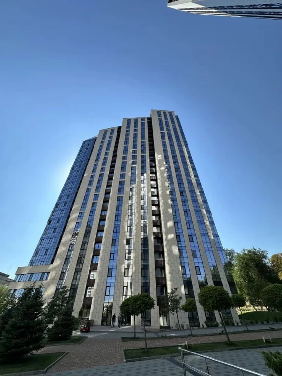 Sale of a 3-room apartment in the "Panorama" residential complex with renovation (new building,