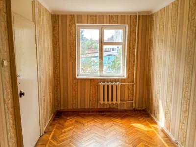 For sale: 2-room apartment. City center.