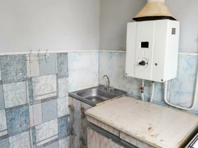 For sale: 2-room apartment. City center.