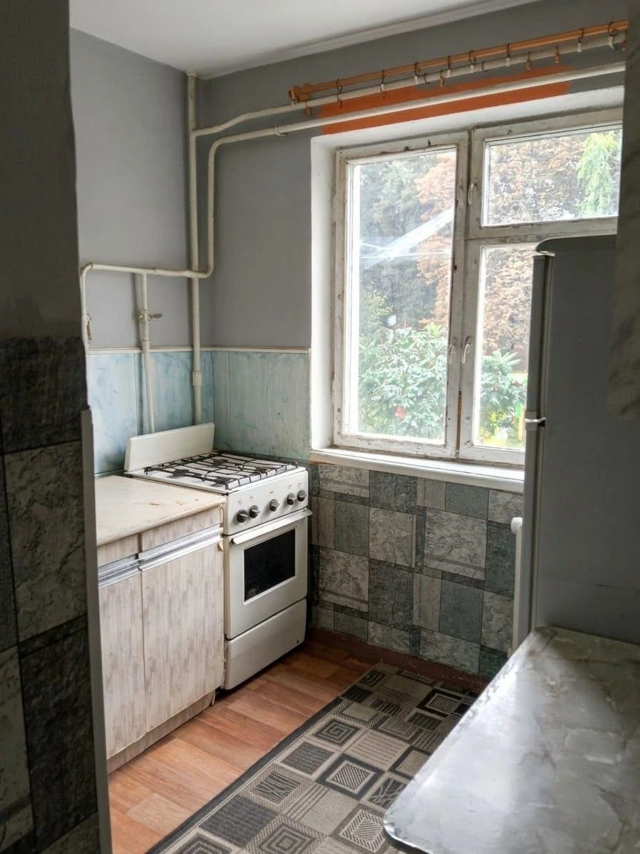 For sale: 2-room apartment. City center.