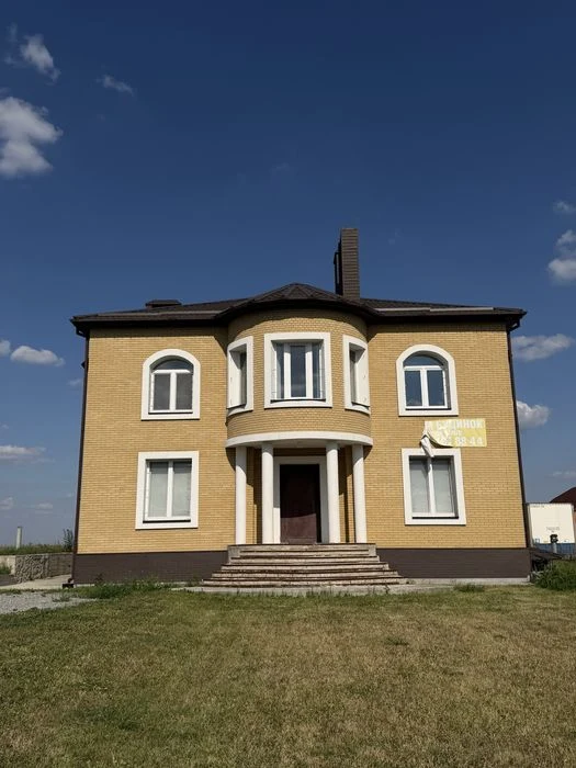 Продам будинок з гарним видом .