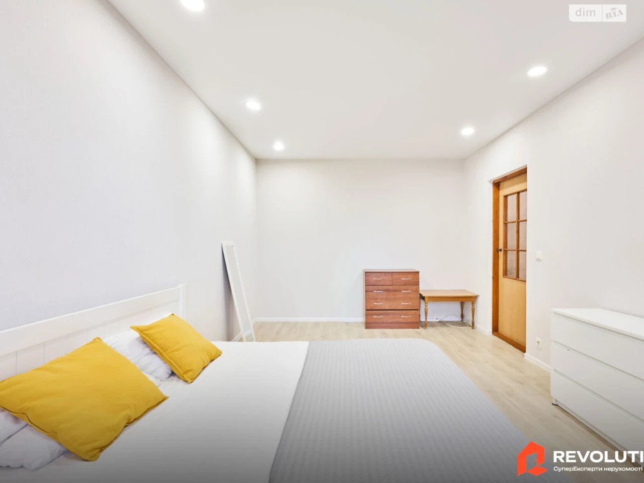 Apartment for Sale: Lesovy Masiv