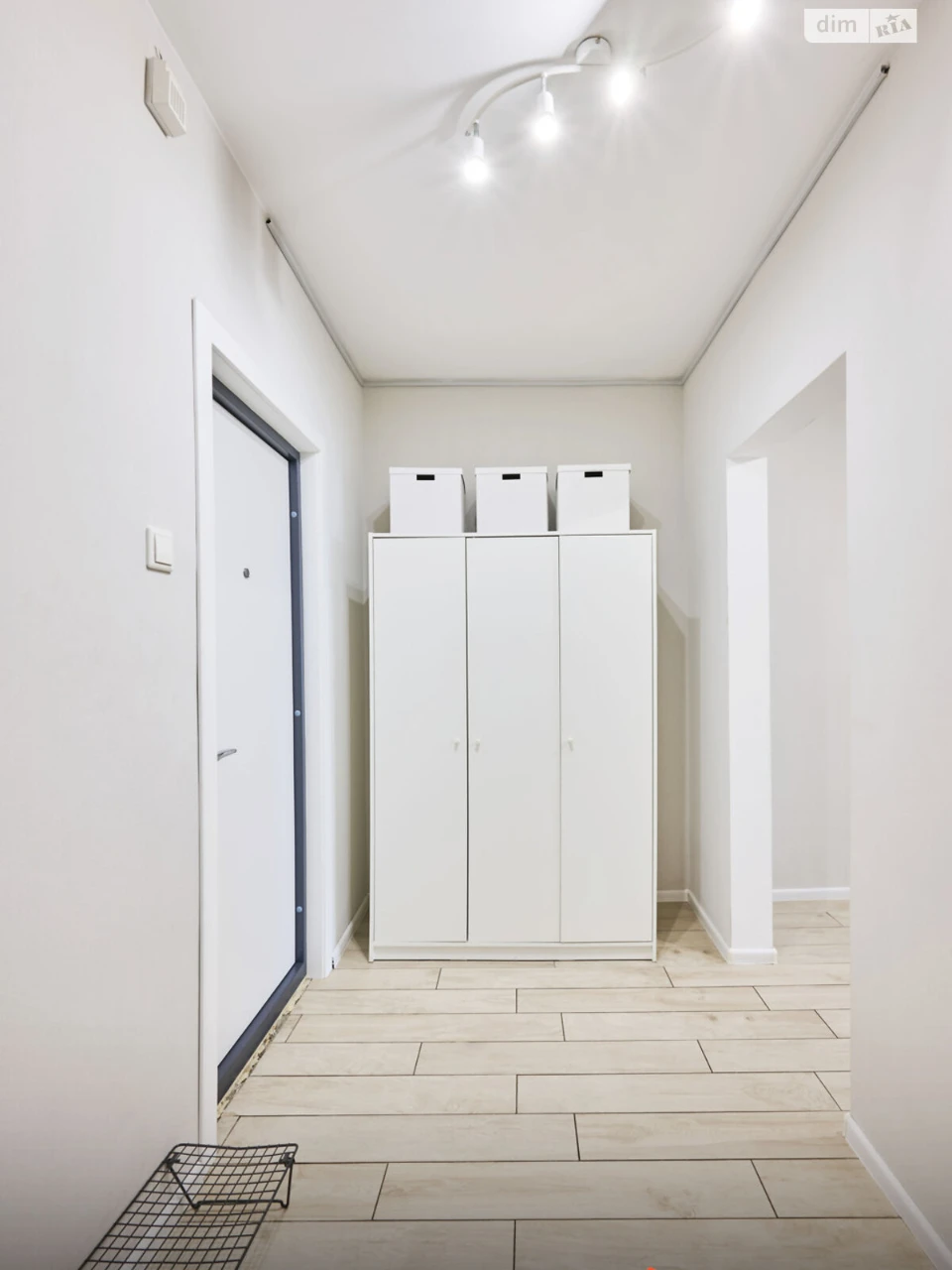 Apartment for Sale: Lesovy Masiv