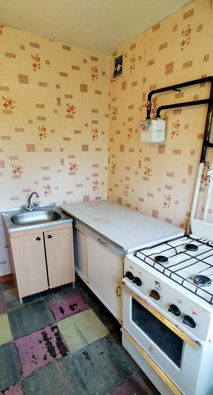 For sale 1-room apartment on Bogdan Khmelnytsky Street (12th quarter