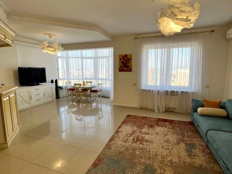 Apartment. Sichovyh Striltsiv Street