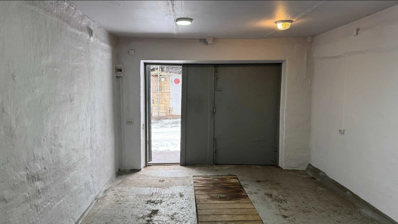 Capital Garage for Sale in Шевchenkivsky District