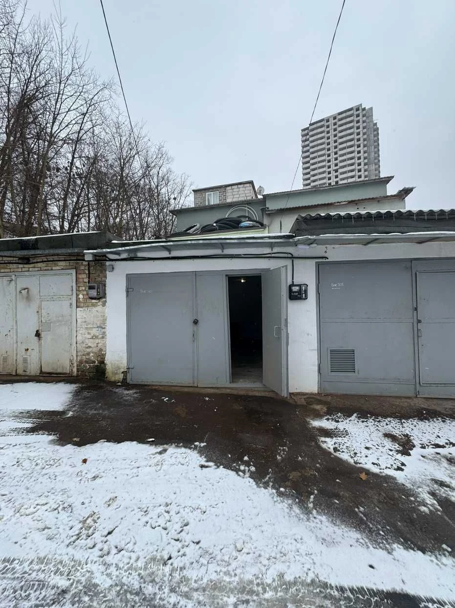 Capital Garage for Sale in Шевchenkivsky District