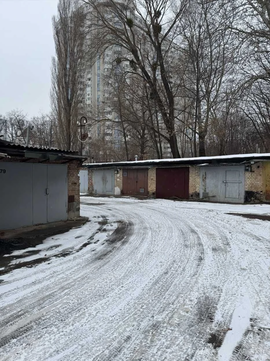 Capital Garage for Sale in Шевchenkivsky District