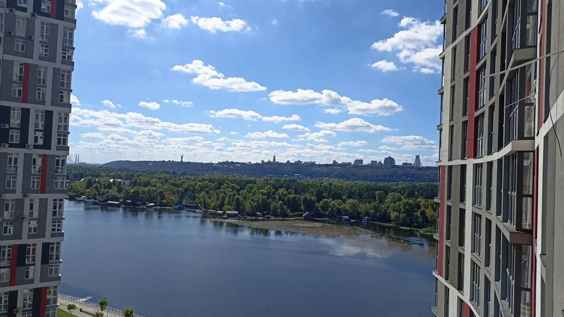 Продається 1-кімнатна квартира на березі Дніпра