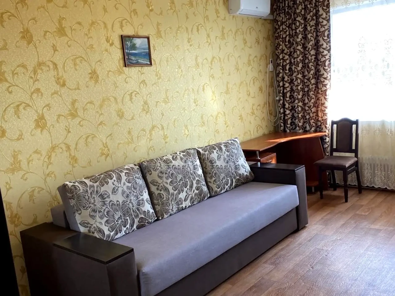 Rent 1-room apartment 38 m² on the 11th floor.