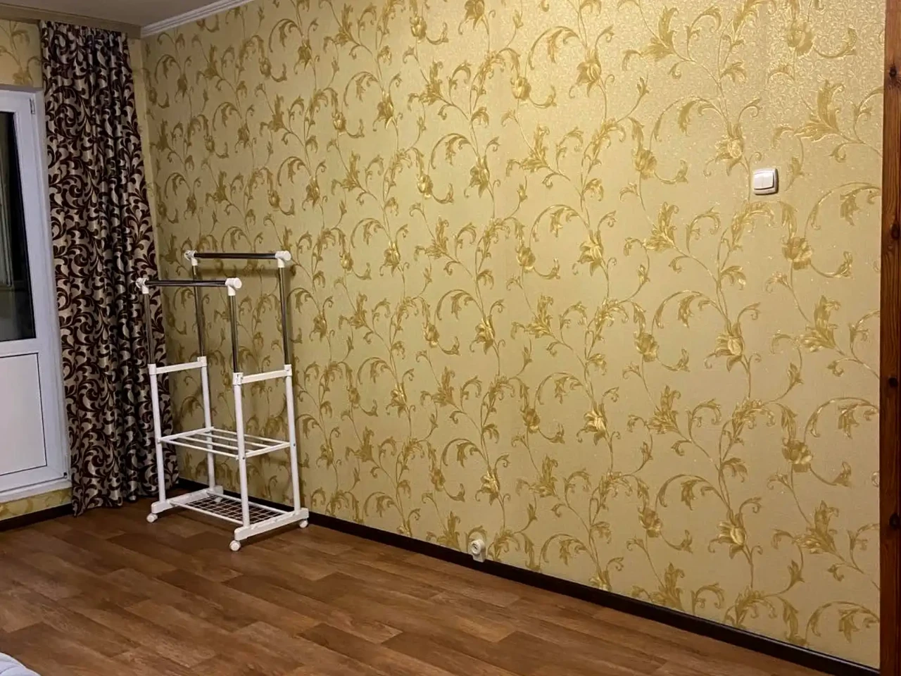 Rent 1-room apartment 38 m² on the 11th floor.
