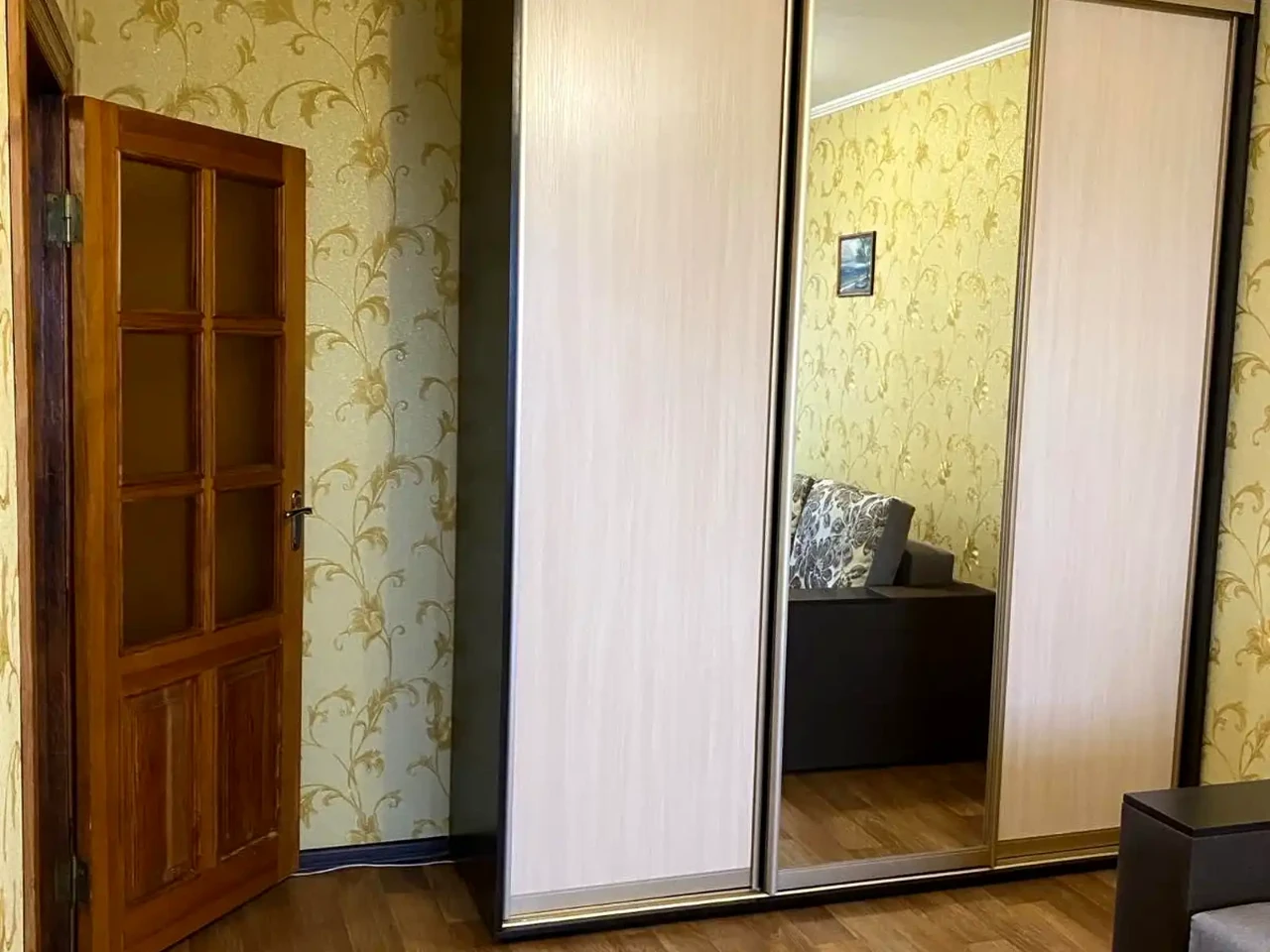 Rent 1-room apartment 38 m² on the 11th floor.