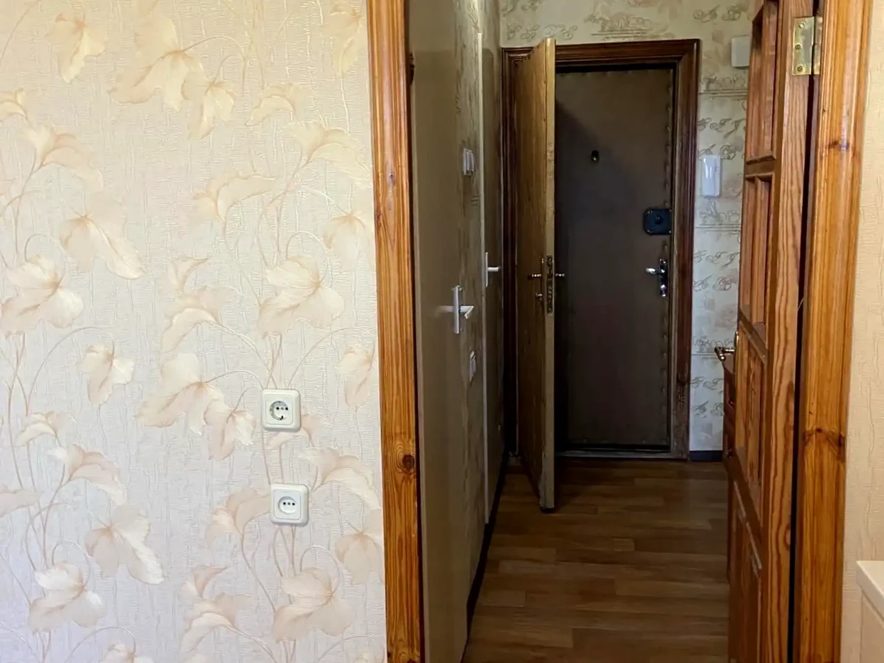 Rent 1-room apartment 38 m² on the 11th floor.