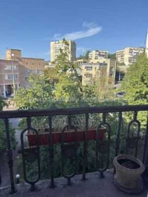 Продаж 2-кімн. квартиру, 3/3 пов, 60 м², Київ – чудовий варі