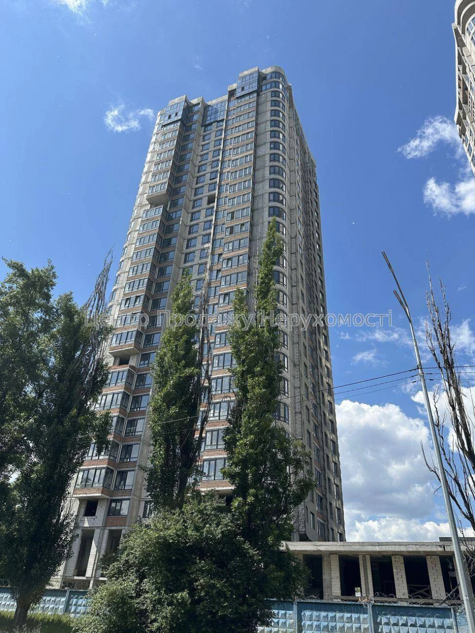 Продаж 3-кімнатній квартири 74 м², 25-й/26-й поверхи, ЖК «Урловський 2», К