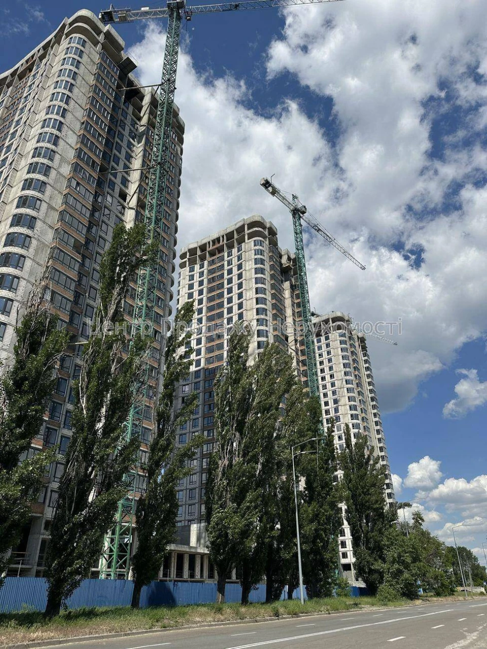 Продаж 3-кімнатній квартири 74 м², 25-й/26-й поверхи, ЖК «Урловський 2», К