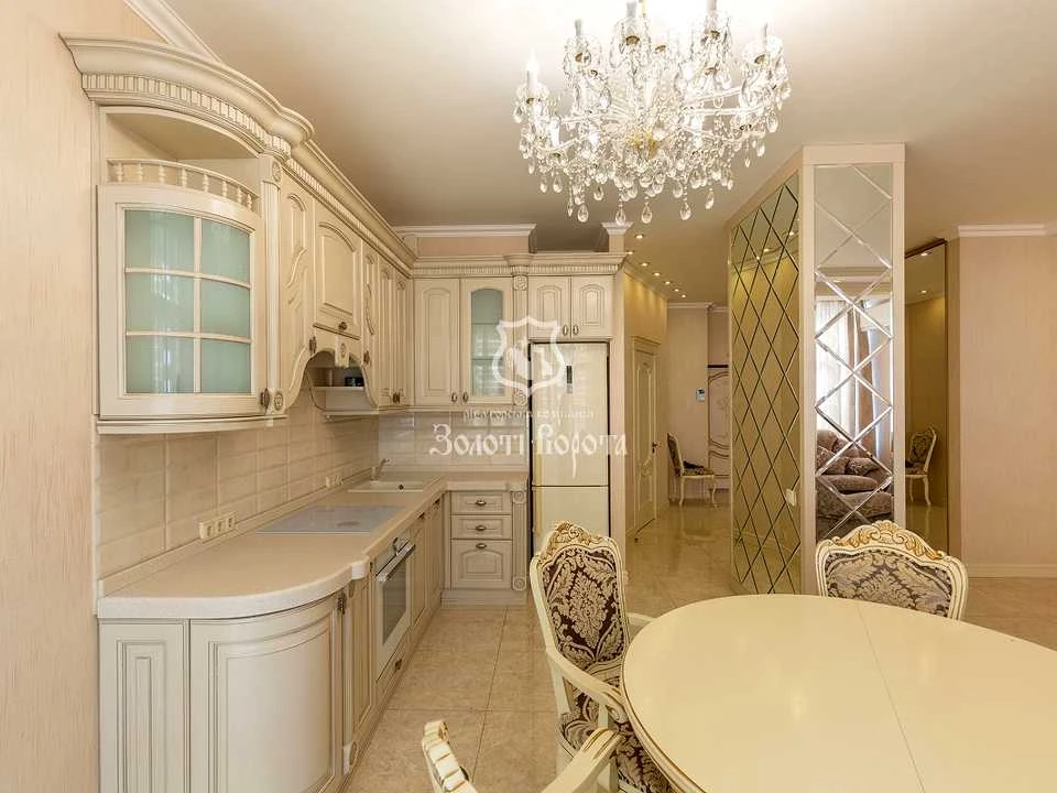 Apartment. Eugene Konovalets Street, Kyiv