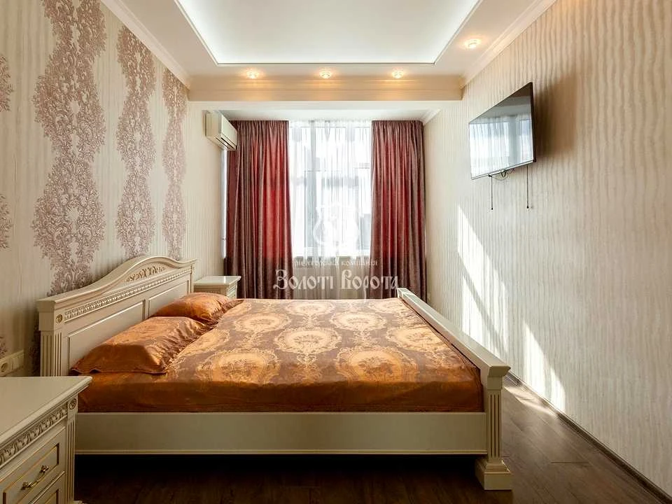 Apartment. Eugene Konovalets Street, Kyiv