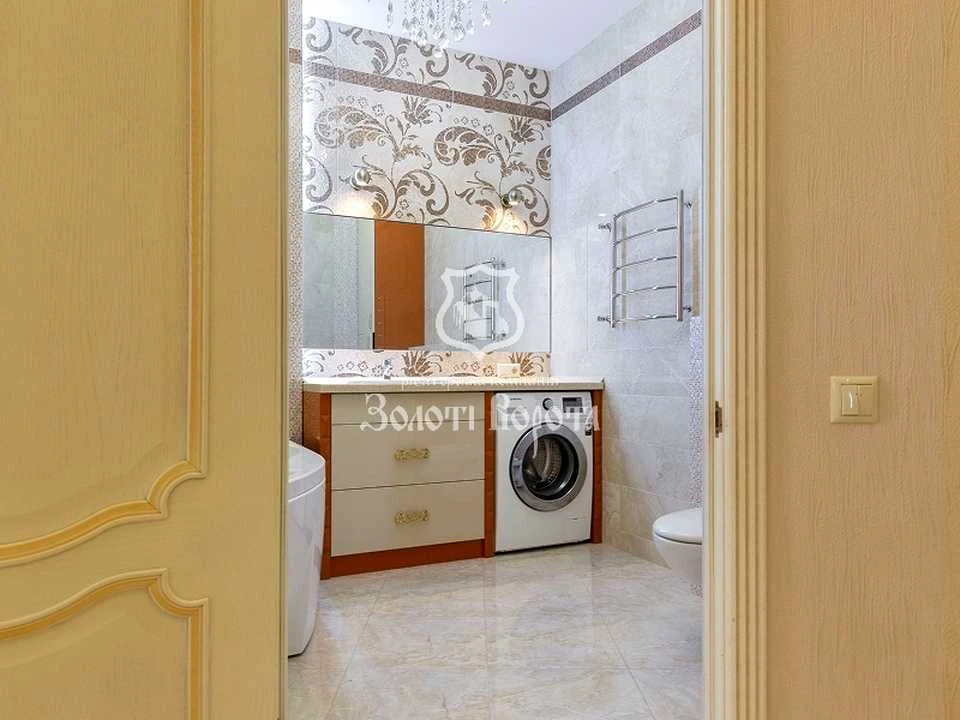 Apartment. Eugene Konovalets Street, Kyiv