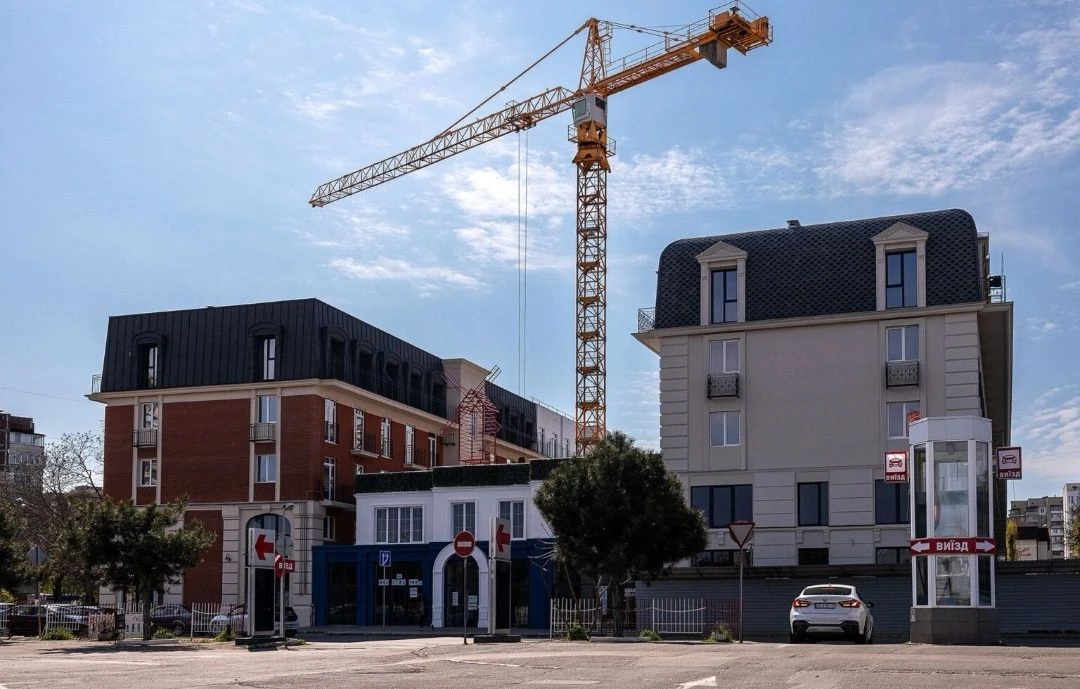 For Sale: 1-Bedroom Apartment 33.9 m² in a Club House on Rue Menar