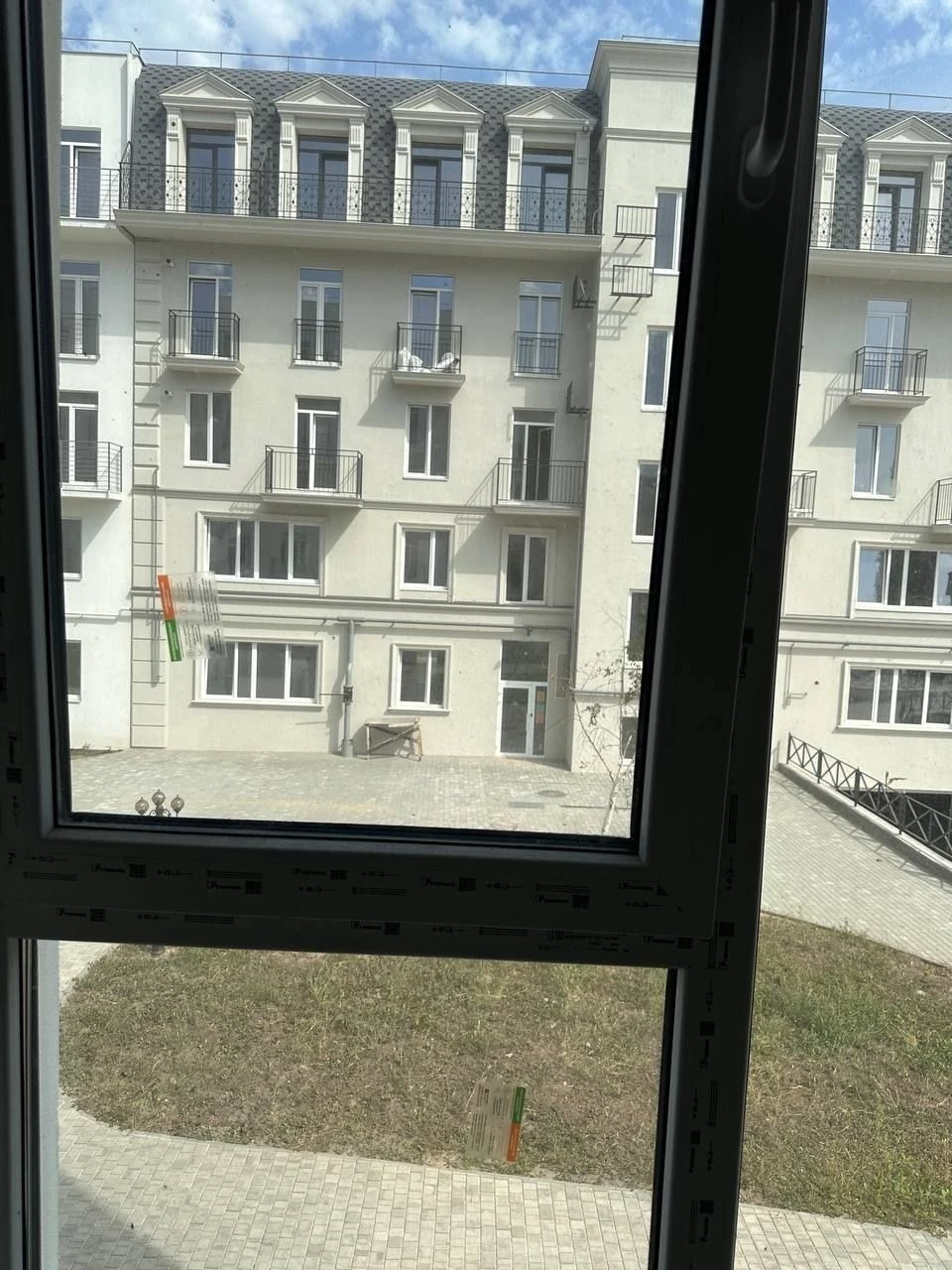 For Sale: 1-Bedroom Apartment 33.9 m² in a Club House on Rue Menar