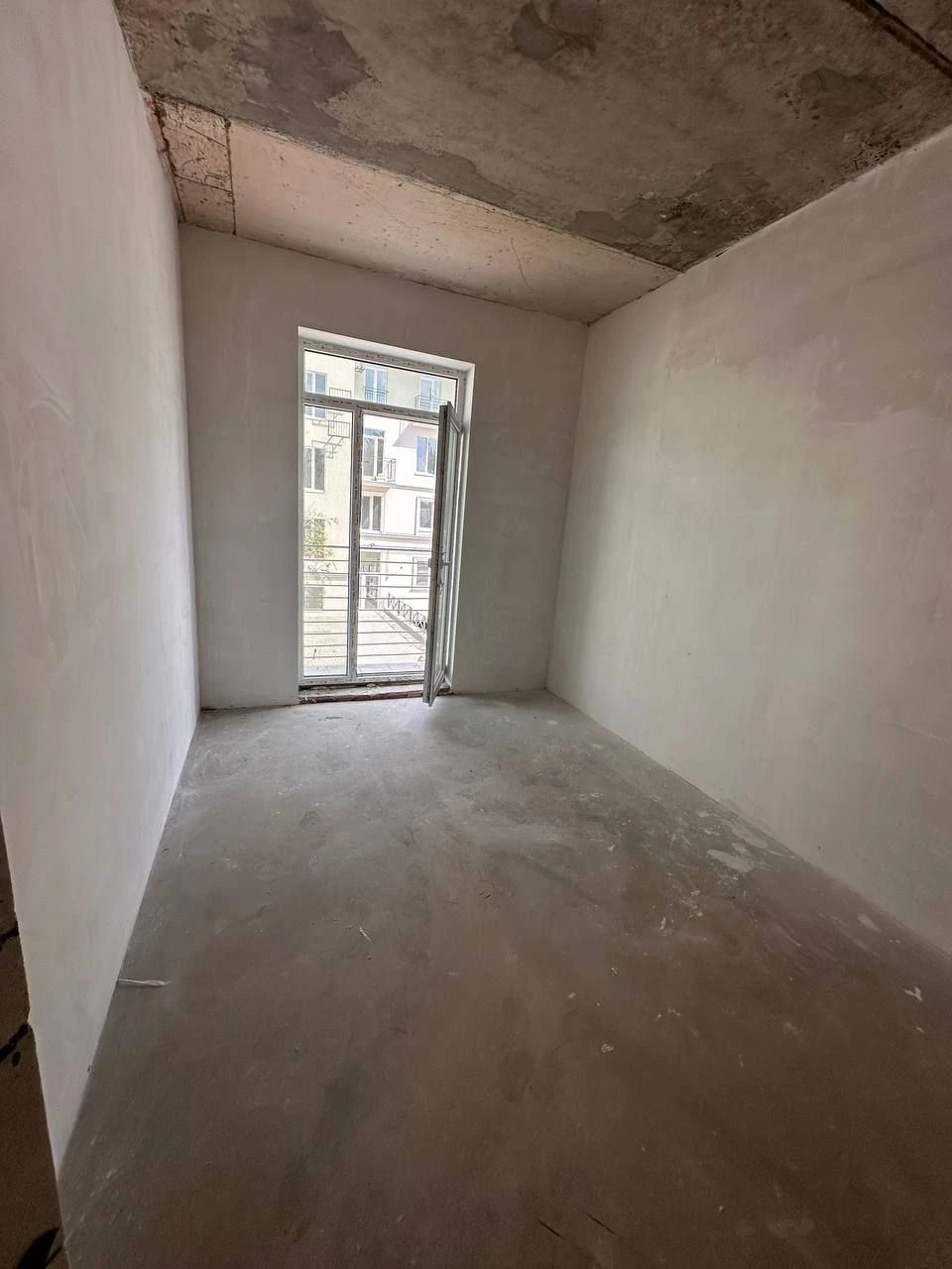 For Sale: 1-Bedroom Apartment 33.9 m² in a Club House on Rue Menar