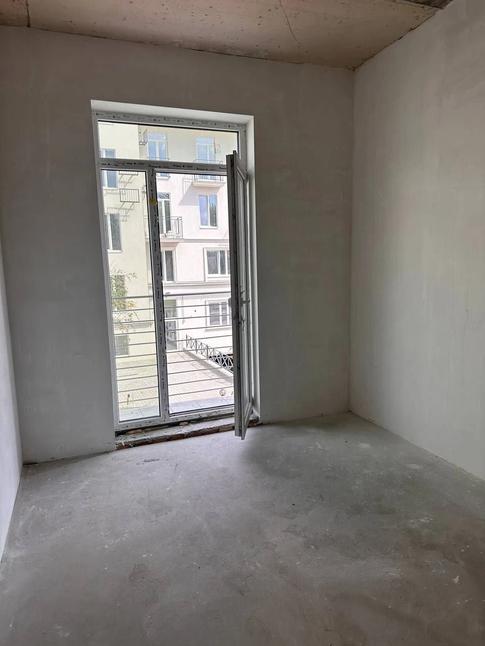 For Sale: 1-Bedroom Apartment 33.9 m² in a Club House on Rue Menar