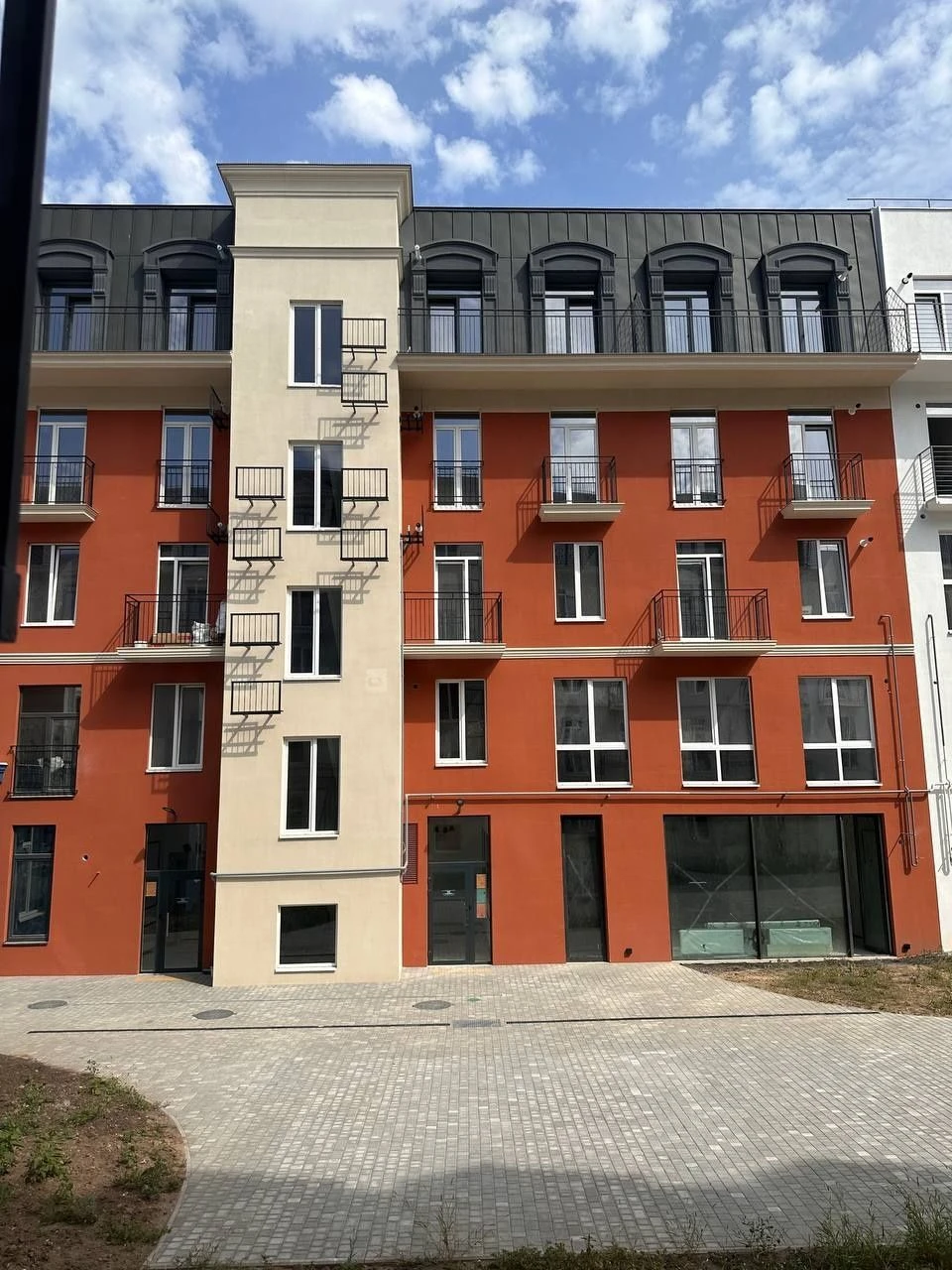 For Sale: 1-Bedroom Apartment 33.9 m² in a Club House on Rue Menar