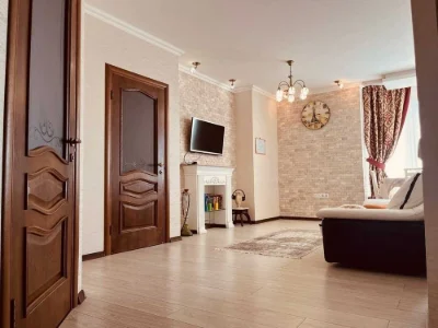 Велика 2-кімнатна квартира біля парку Перемоги, ID: baz-01